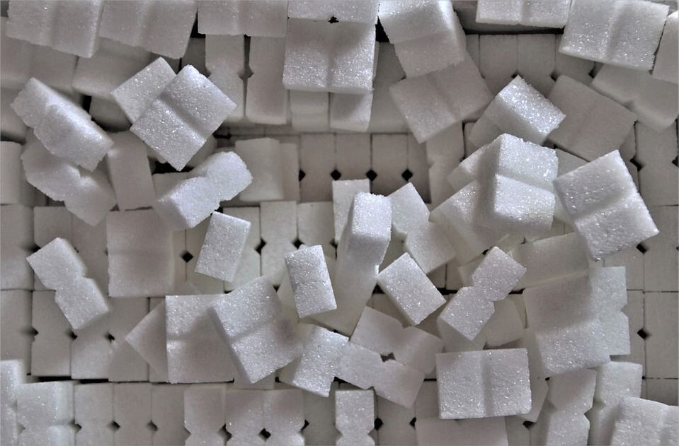 cukurs veicina svara pieaugumu